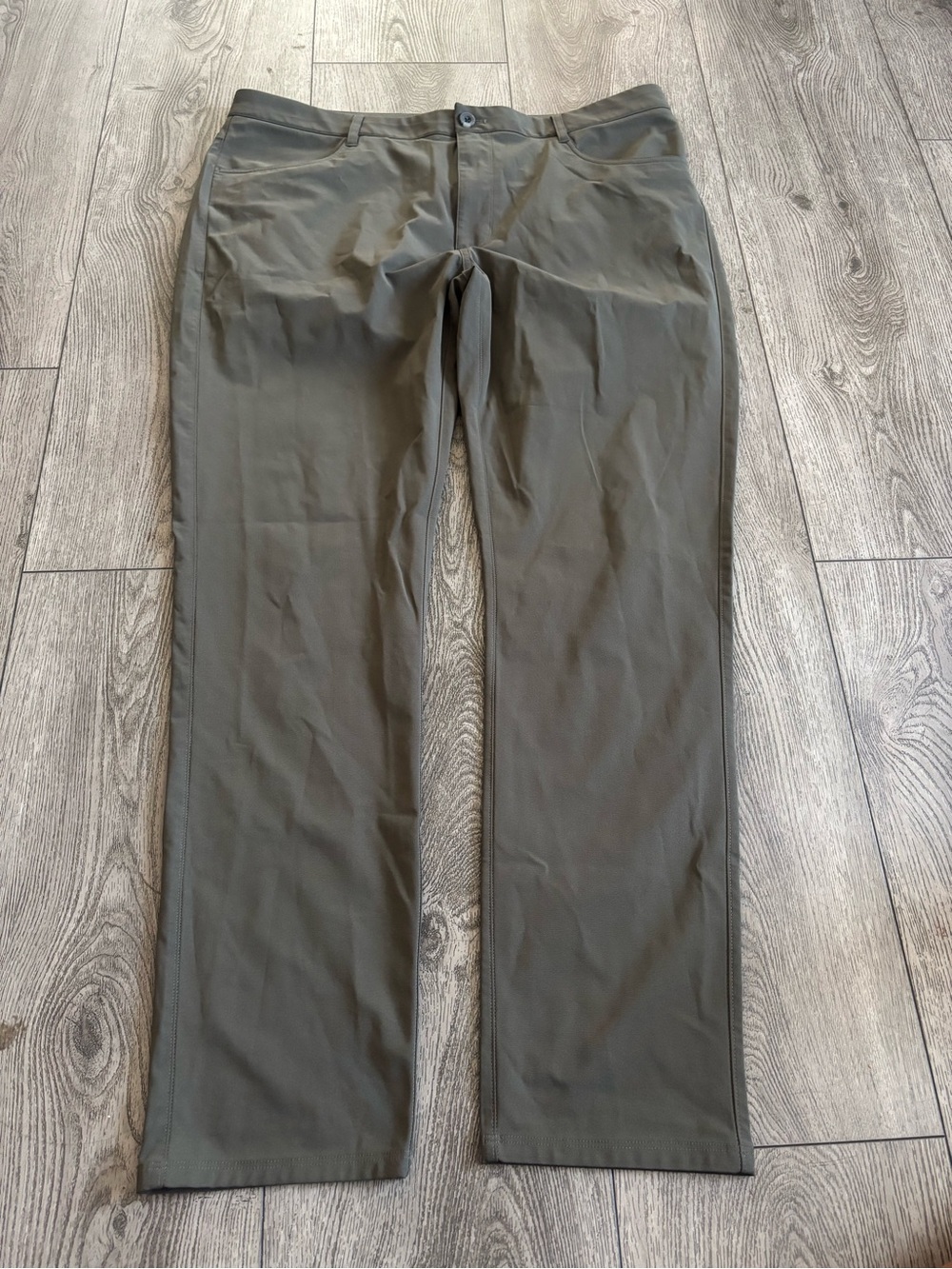Vuori Men's Olive Performance Pants - Picture 1 of 4